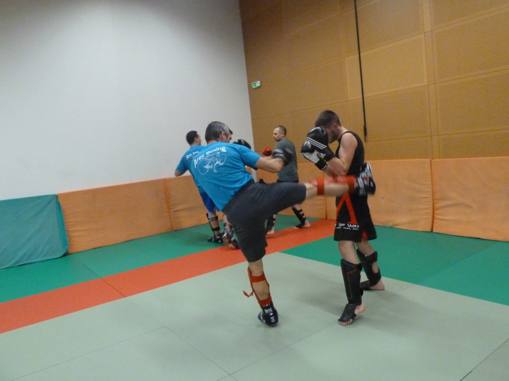 Cours de boxe à Belleville Arès Boxing
